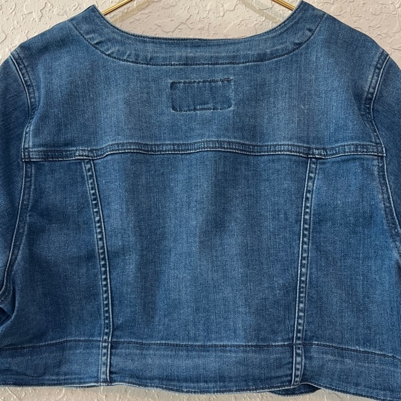 Torrid Short Sleeve Cropped Trucker Denim Jacket Stretch - Picture 6 of 13